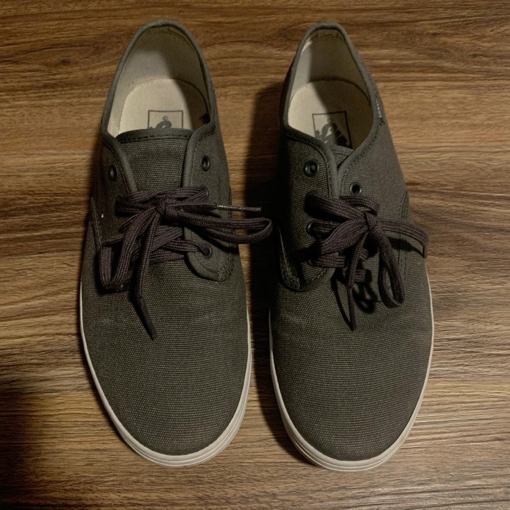 Vans Madero in Dark shadow. Size 9.